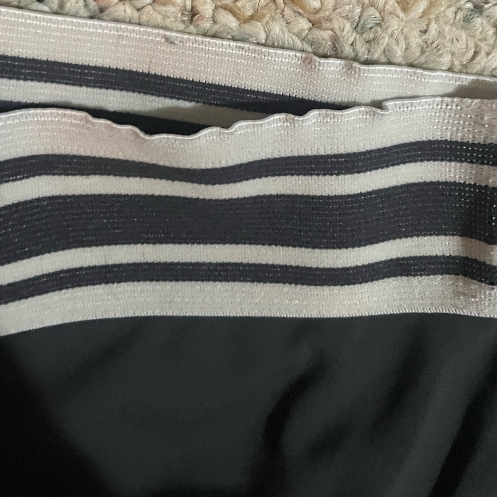 Buff bunny Charcoal Leggings - Picture 5 of 6